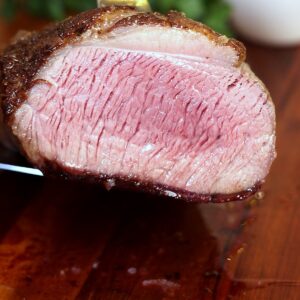 Picanha z Namibii po upieczeniu, różowy przekrój Picanha z Namibii po upieczeniu, różowy przekrój